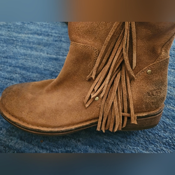 Ugg Layne Boots - Picture 3 of 4